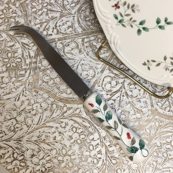 Pfaltzgraff Cheese Tray with Slicer Winterberry Christmas Holiday Winter Party - Picture 4 of 9